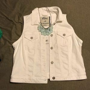 New with tags Silver Jeans white vest